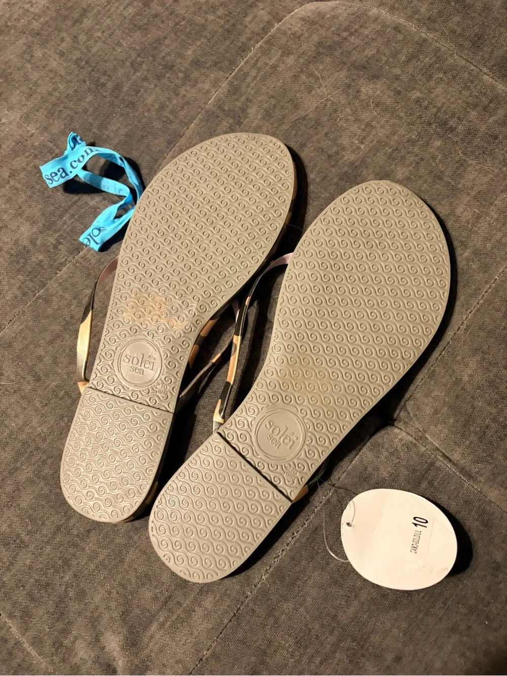 Solei Women's Camouflage Flip Flops
